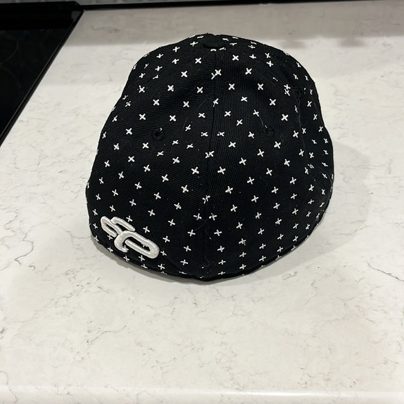 59FIFTY Black New Era 7.25 fitted flat bill hat - Picture 3 of 8